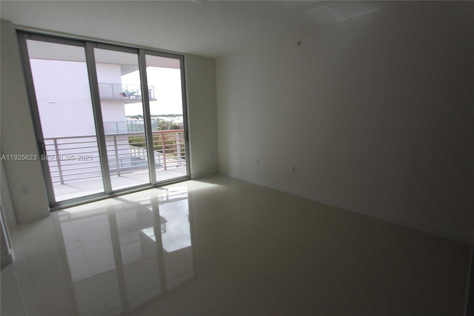 Imagen de Pequeño Objeto