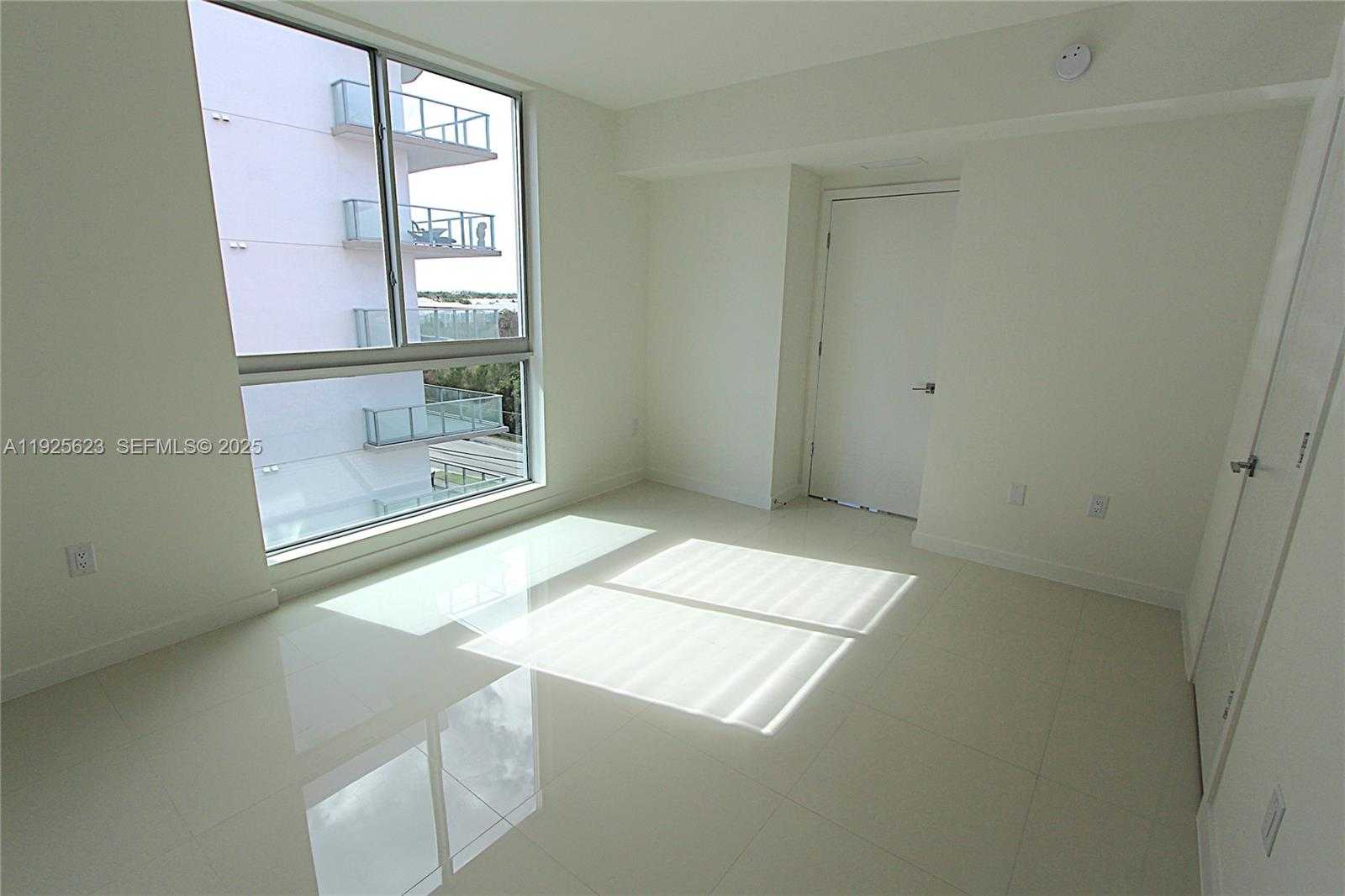 Imagen de Pequeño Objeto