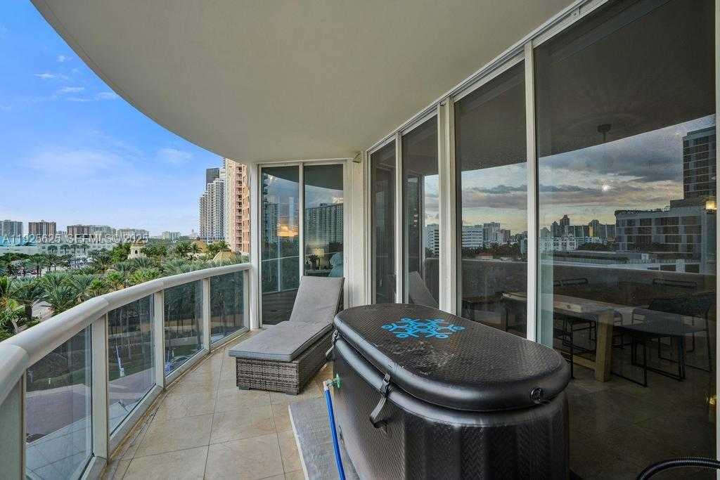 Small Image of 17555 COLLINS AVE #704, Sunny Isles Beach Number 4