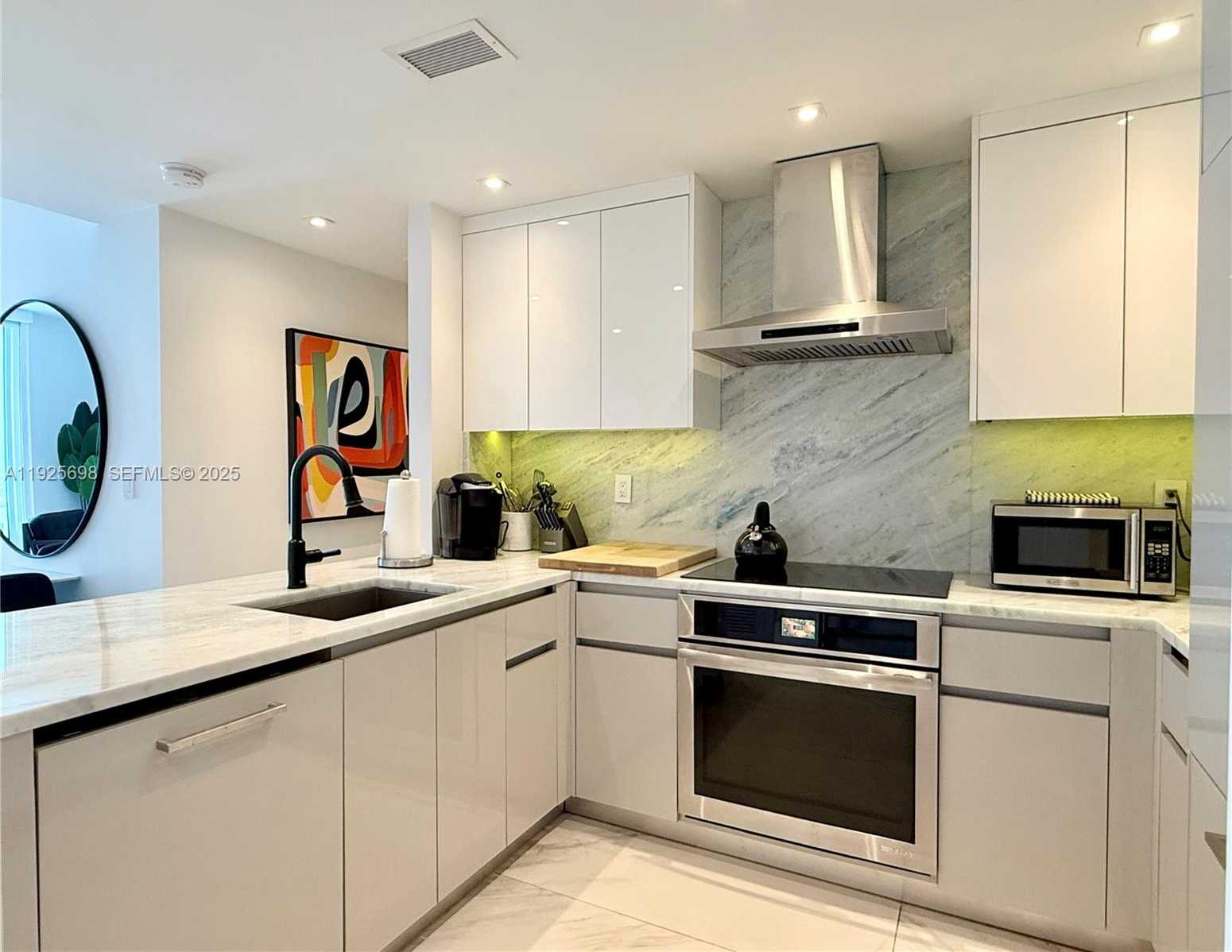 Small Image of 225 COLLINS AVE #6J, Miami Beach Number 10