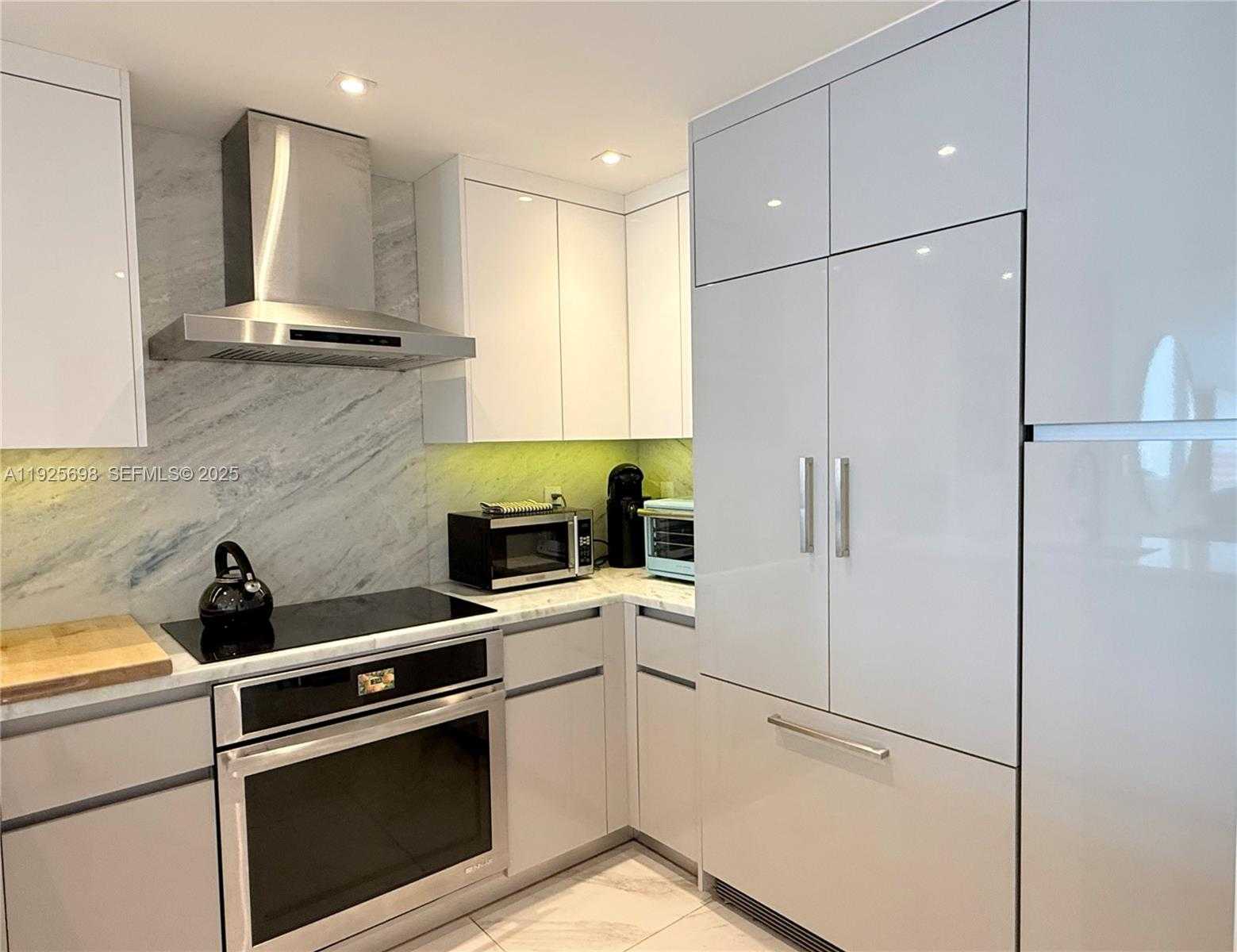 Small Image of 225 COLLINS AVE #6J, Miami Beach Number 11