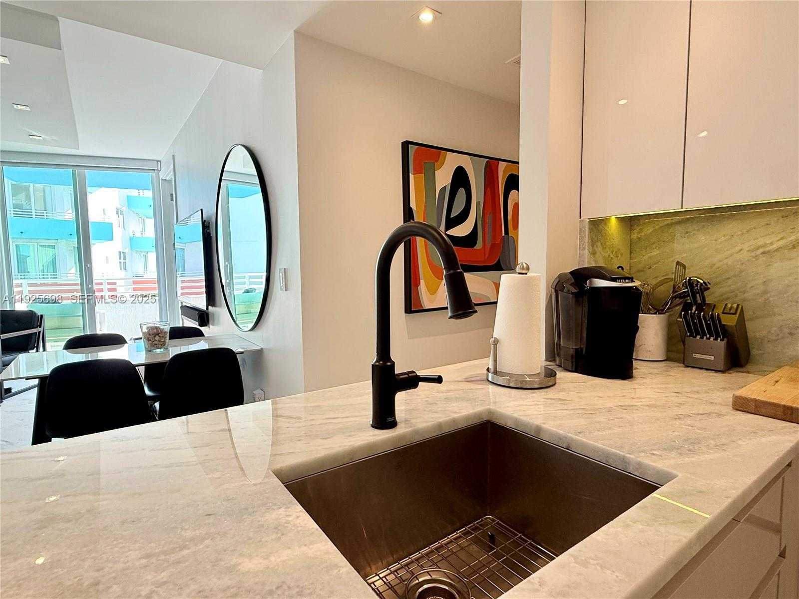 Small Image of 225 COLLINS AVE #6J, Miami Beach Number 12
