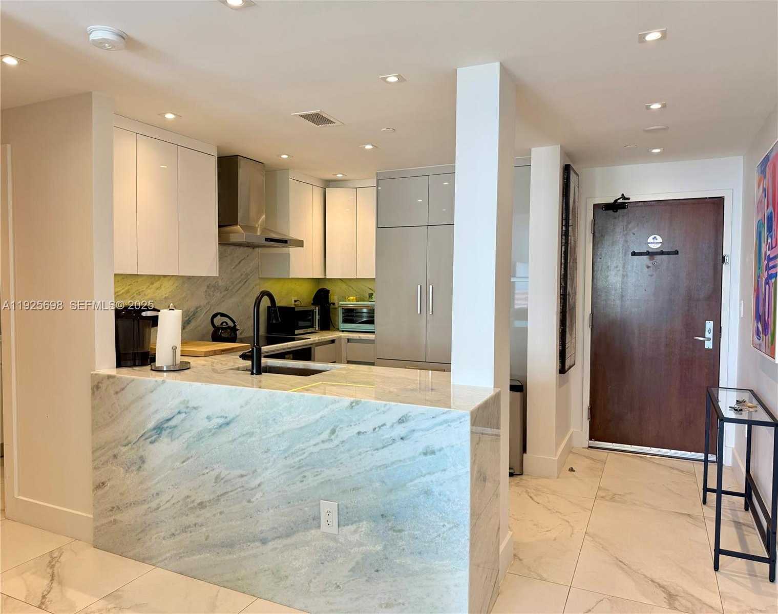 Small Image of 225 COLLINS AVE #6J, Miami Beach Number 14