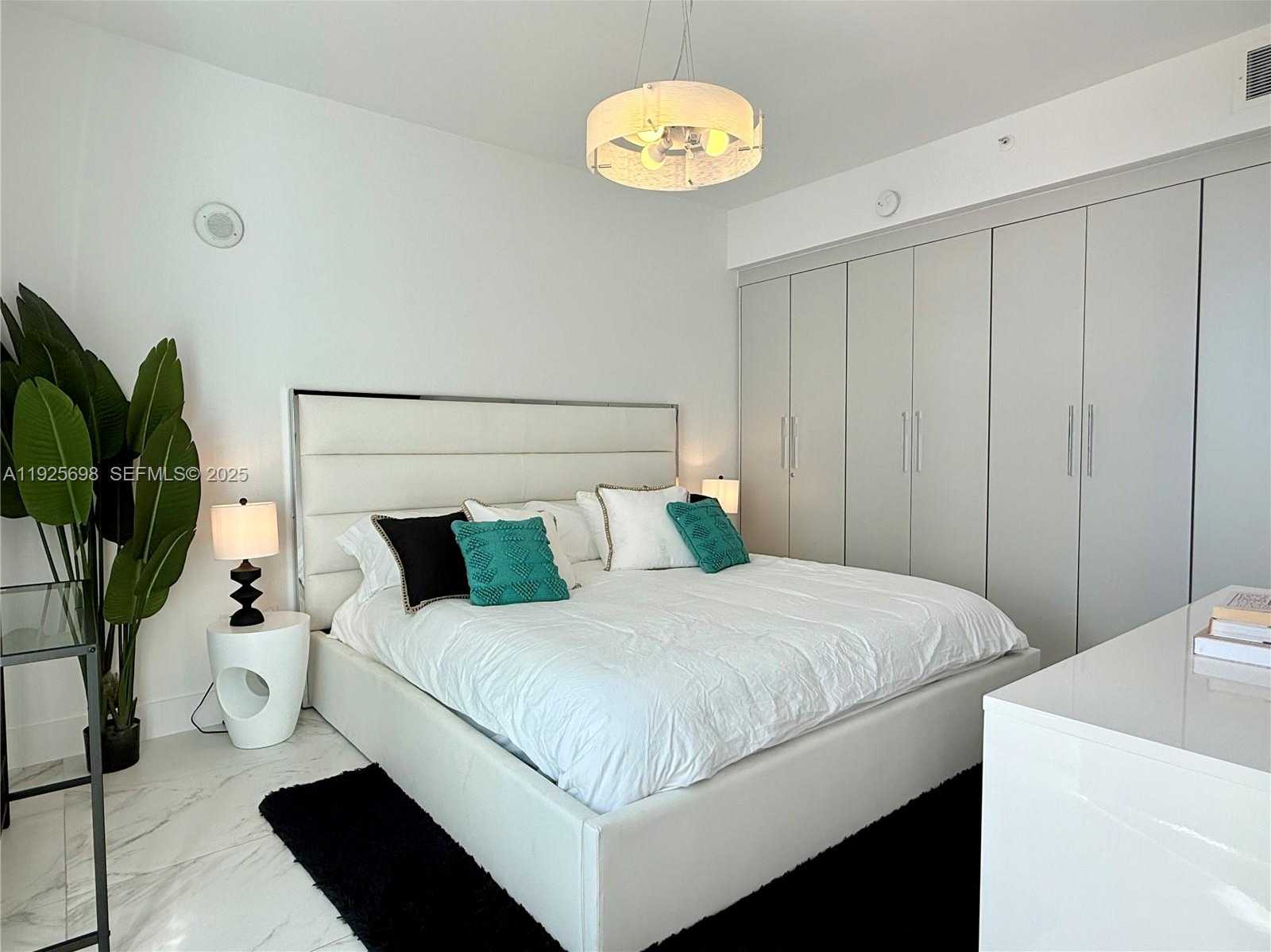 Small Image of 225 COLLINS AVE #6J, Miami Beach Number 23