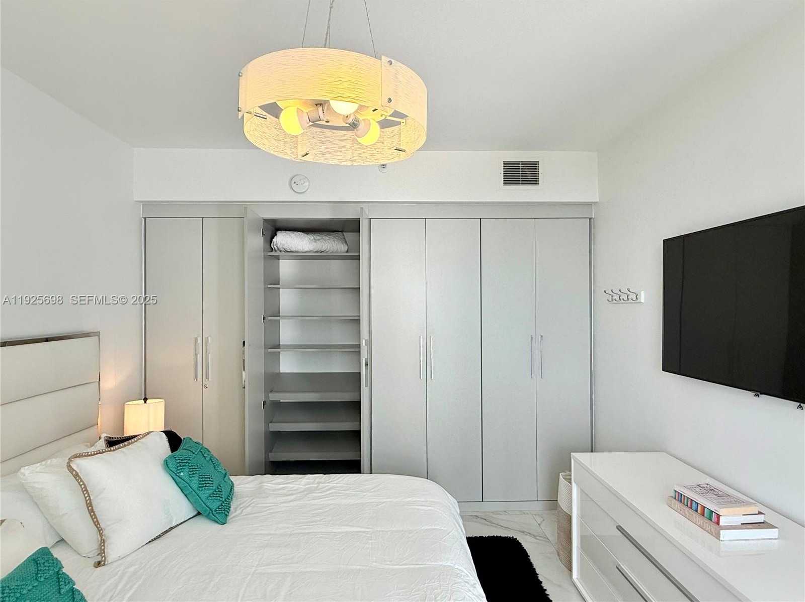 Small Image of 225 COLLINS AVE #6J, Miami Beach Number 24