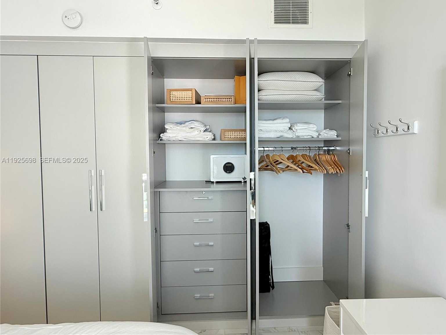 Small Image of 225 COLLINS AVE #6J, Miami Beach Number 25