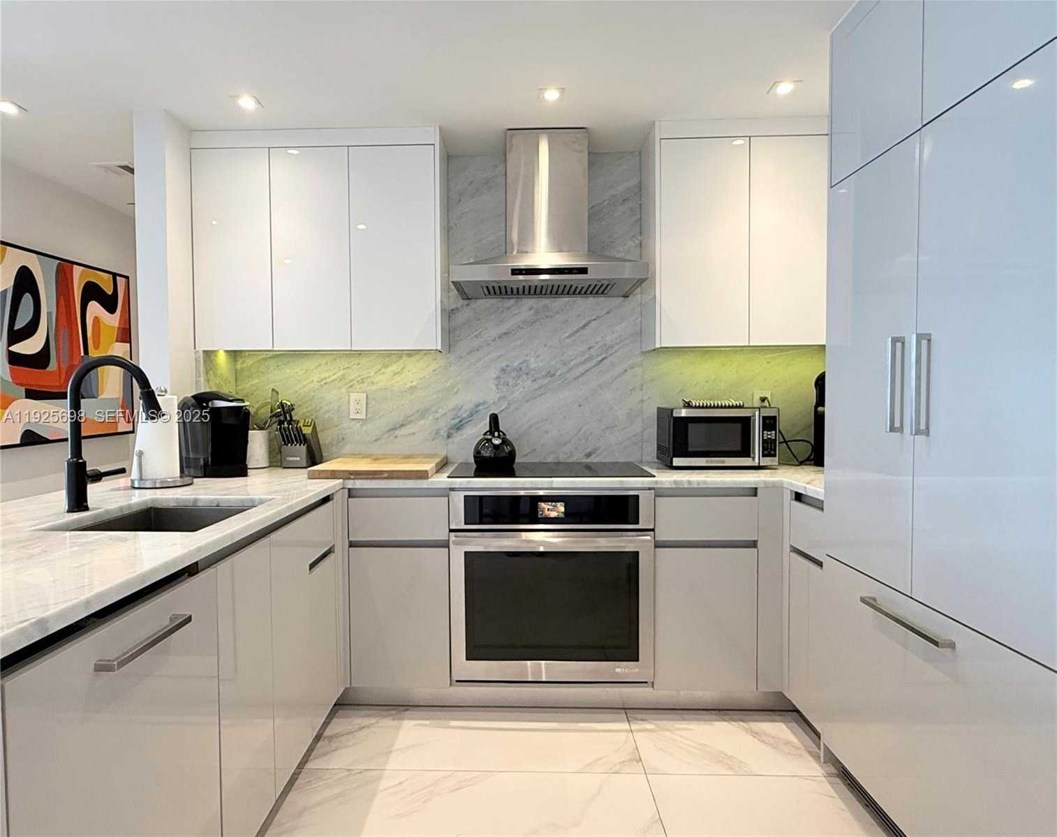 Small Image of 225 COLLINS AVE #6J, Miami Beach Number 8