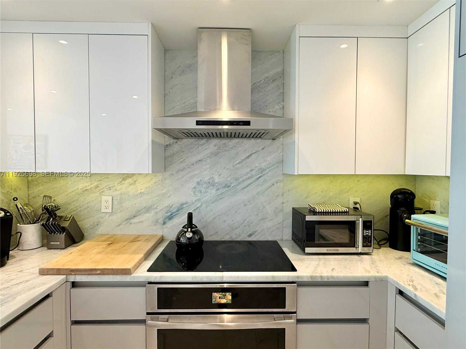 Small Image of 225 COLLINS AVE #6J, Miami Beach Number 9