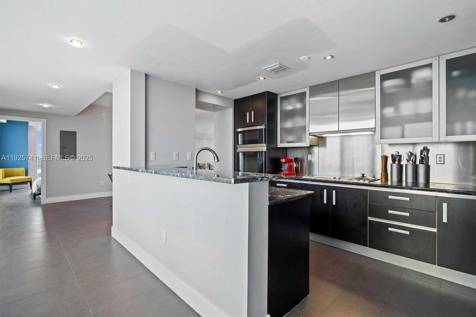 Small Image of 520 WEST AVE #1701, Miami Beach Number 4