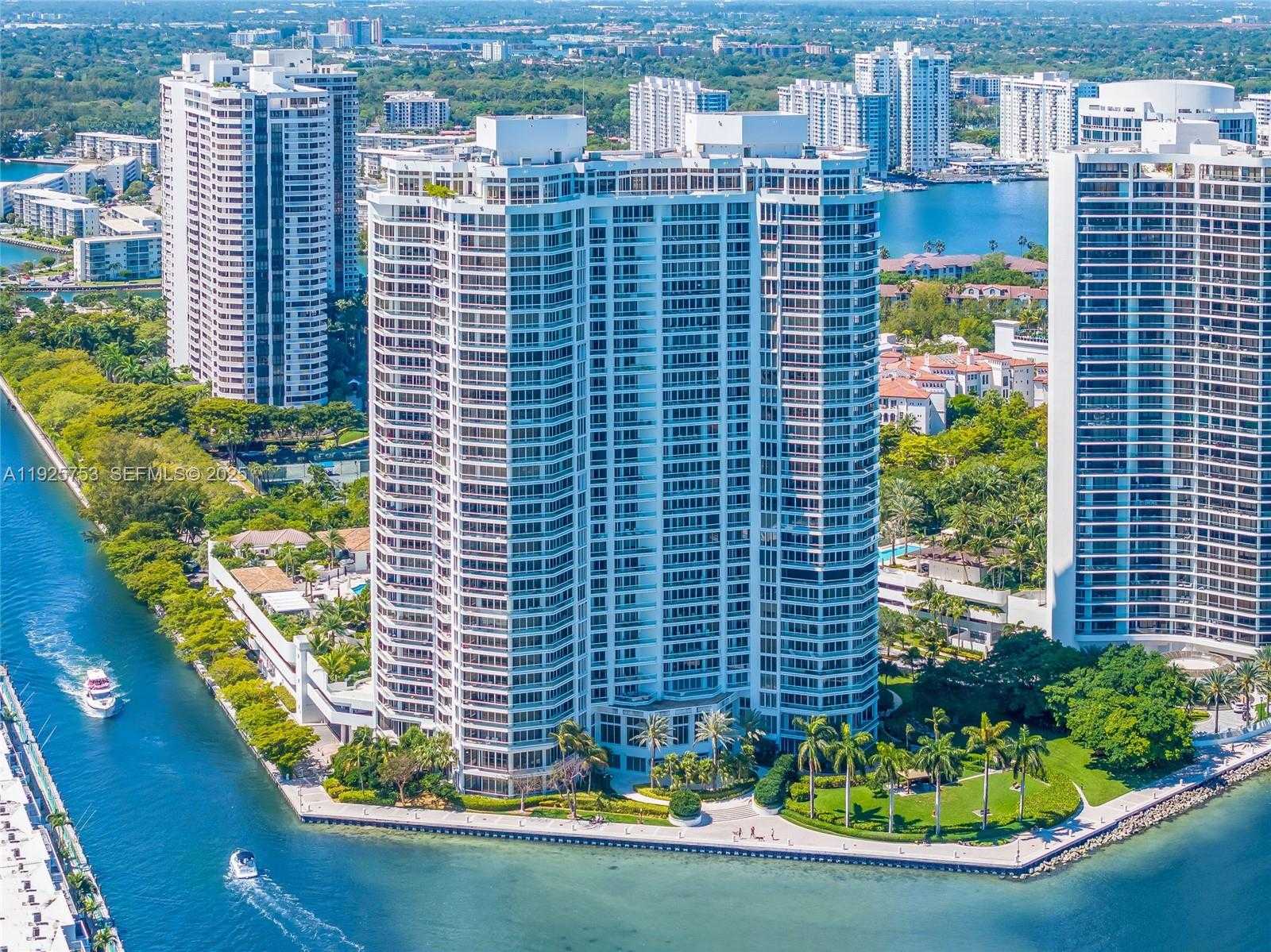 Small Image of 2600 ISLAND BLVD #301, Aventura Number 1