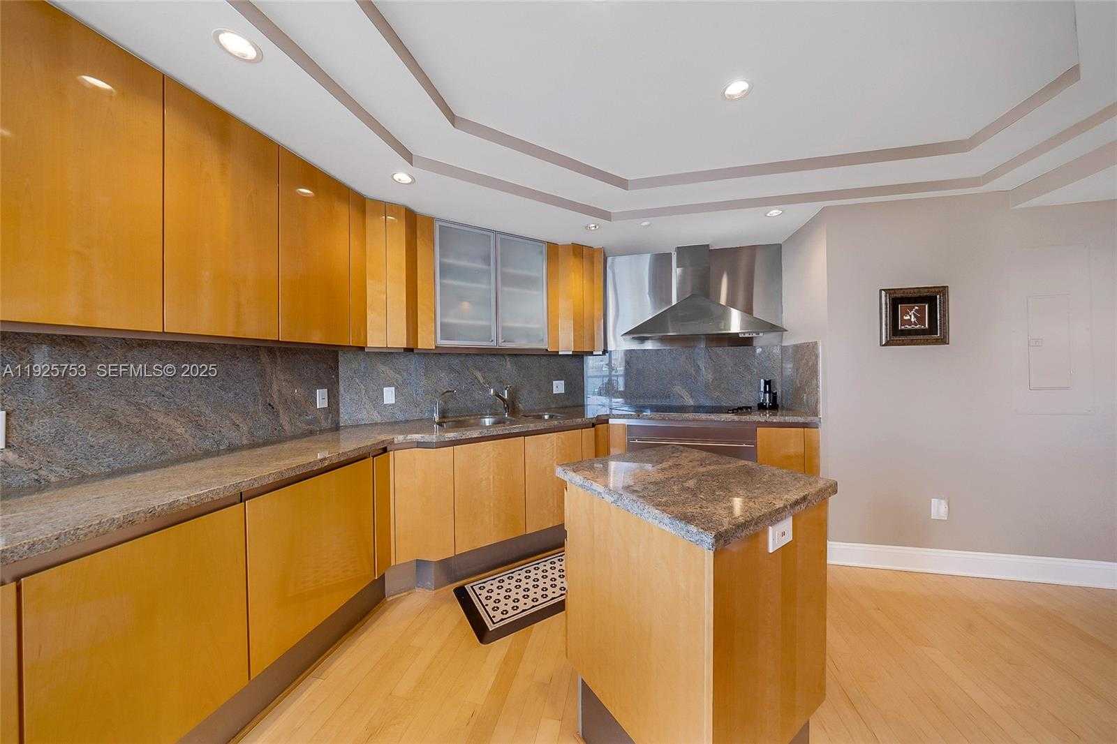 Small Image of 2600 ISLAND BLVD #301, Aventura Number 11