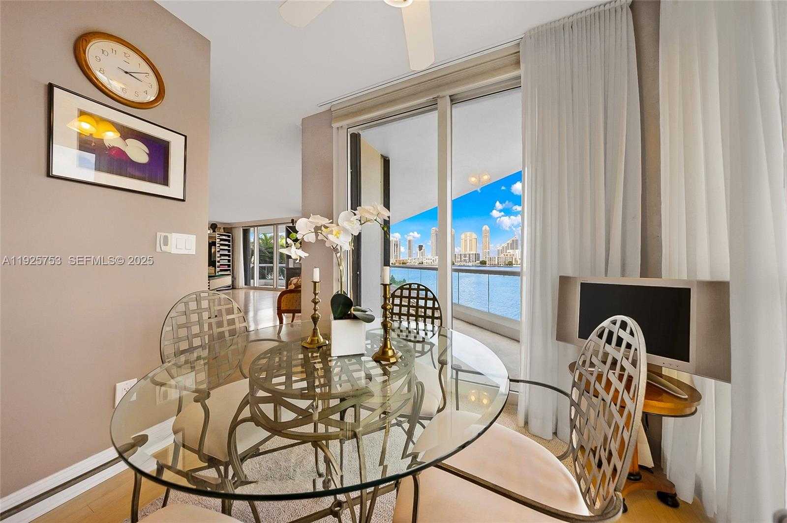 Small Image of 2600 ISLAND BLVD #301, Aventura Number 13