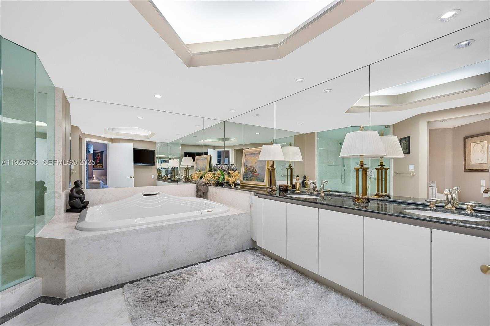 Small Image of 2600 ISLAND BLVD #301, Aventura Number 22