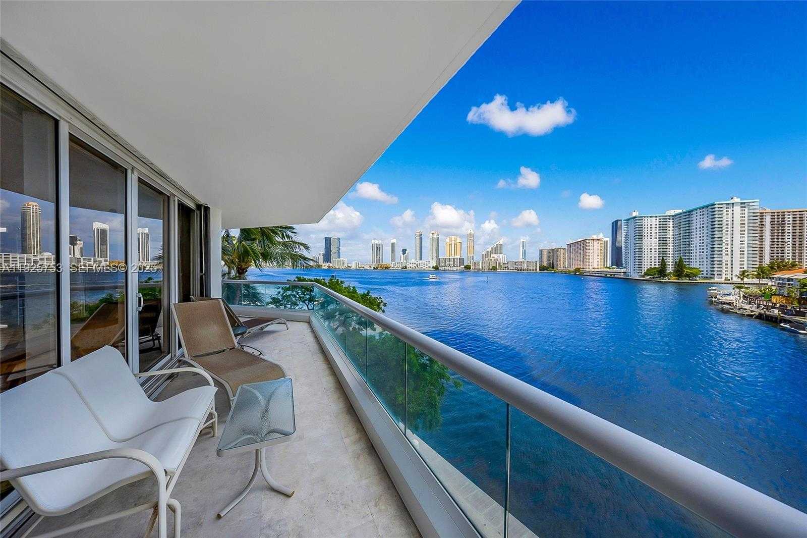 Small Image of 2600 ISLAND BLVD #301, Aventura Number 24