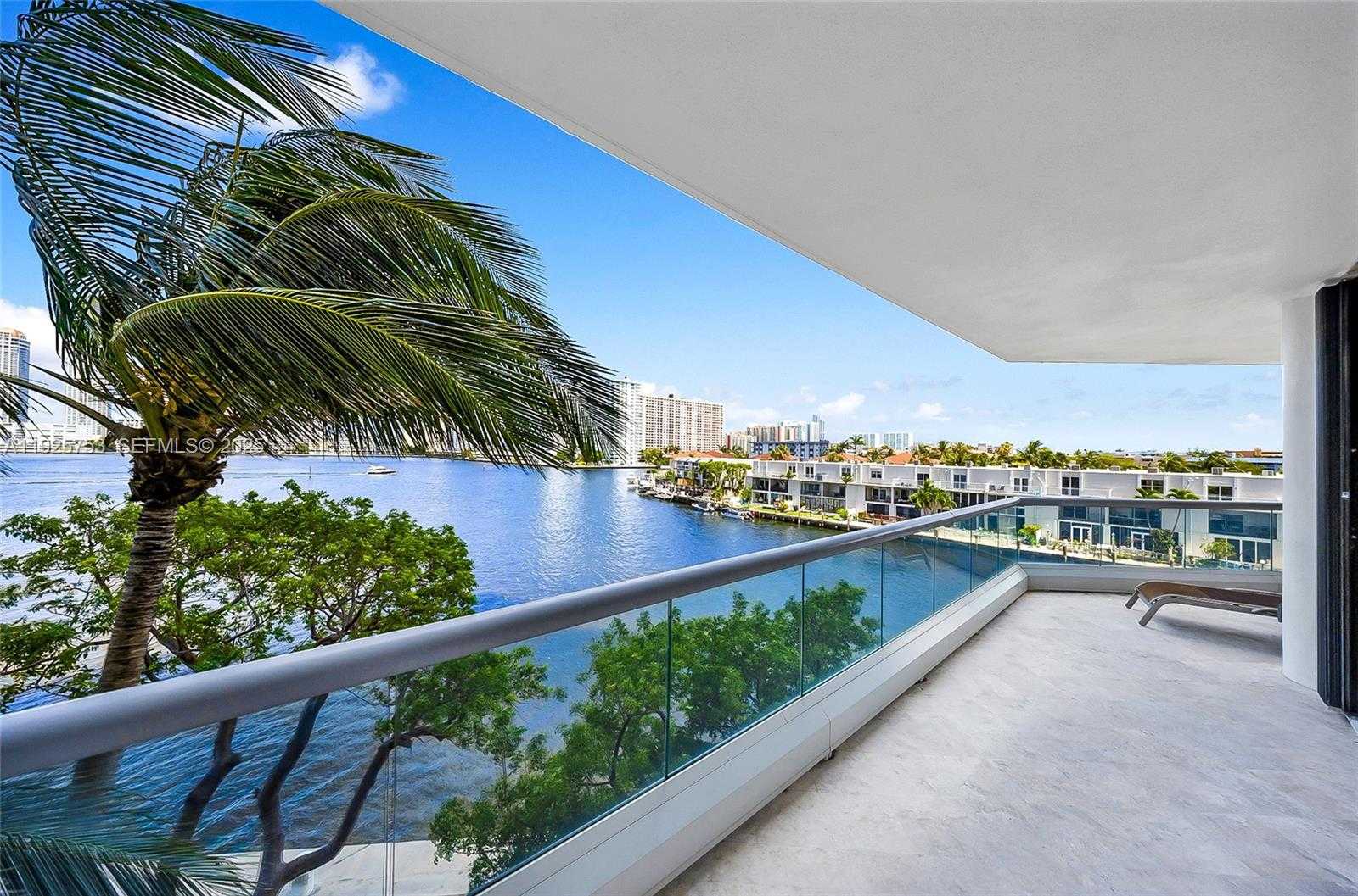 Small Image of 2600 ISLAND BLVD #301, Aventura Number 25