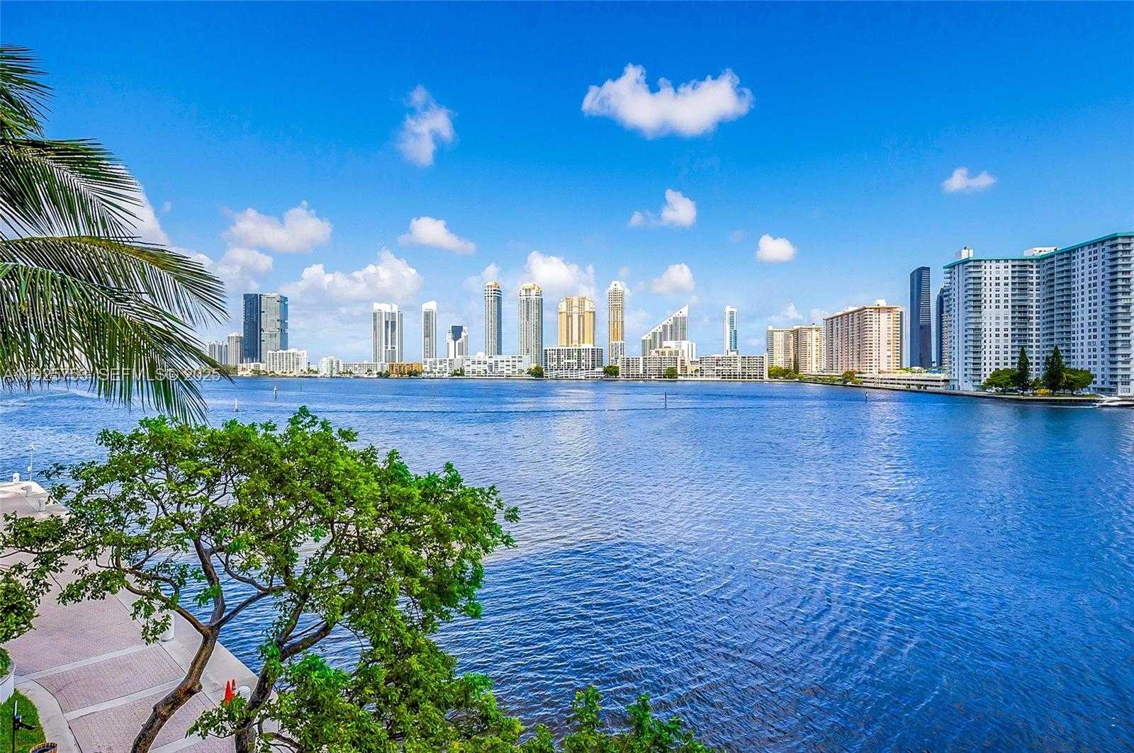 Small Image of 2600 ISLAND BLVD #301, Aventura Number 27