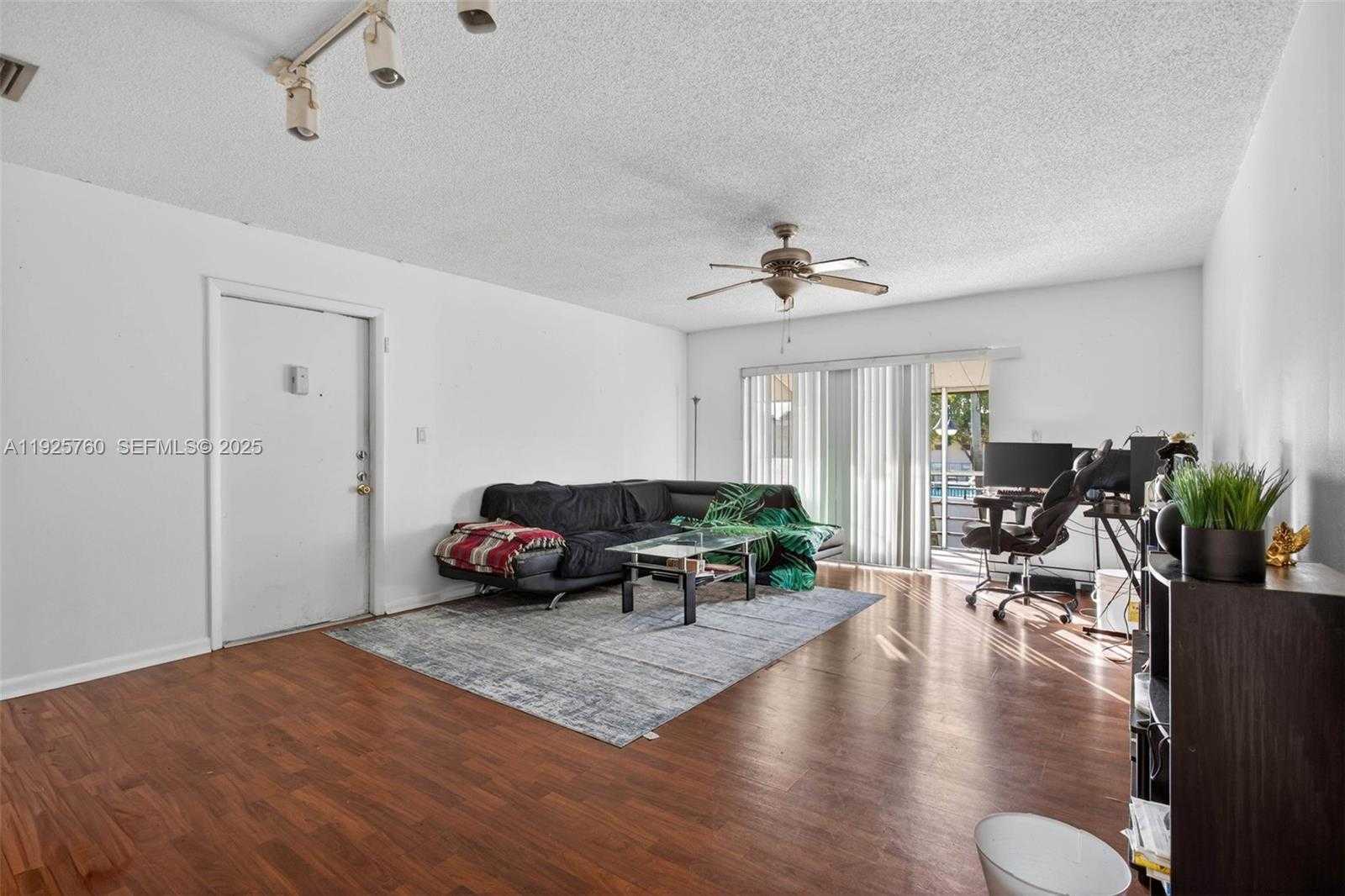Small Image of 370 EAST LAUREL DR #6E, Margate Number 1