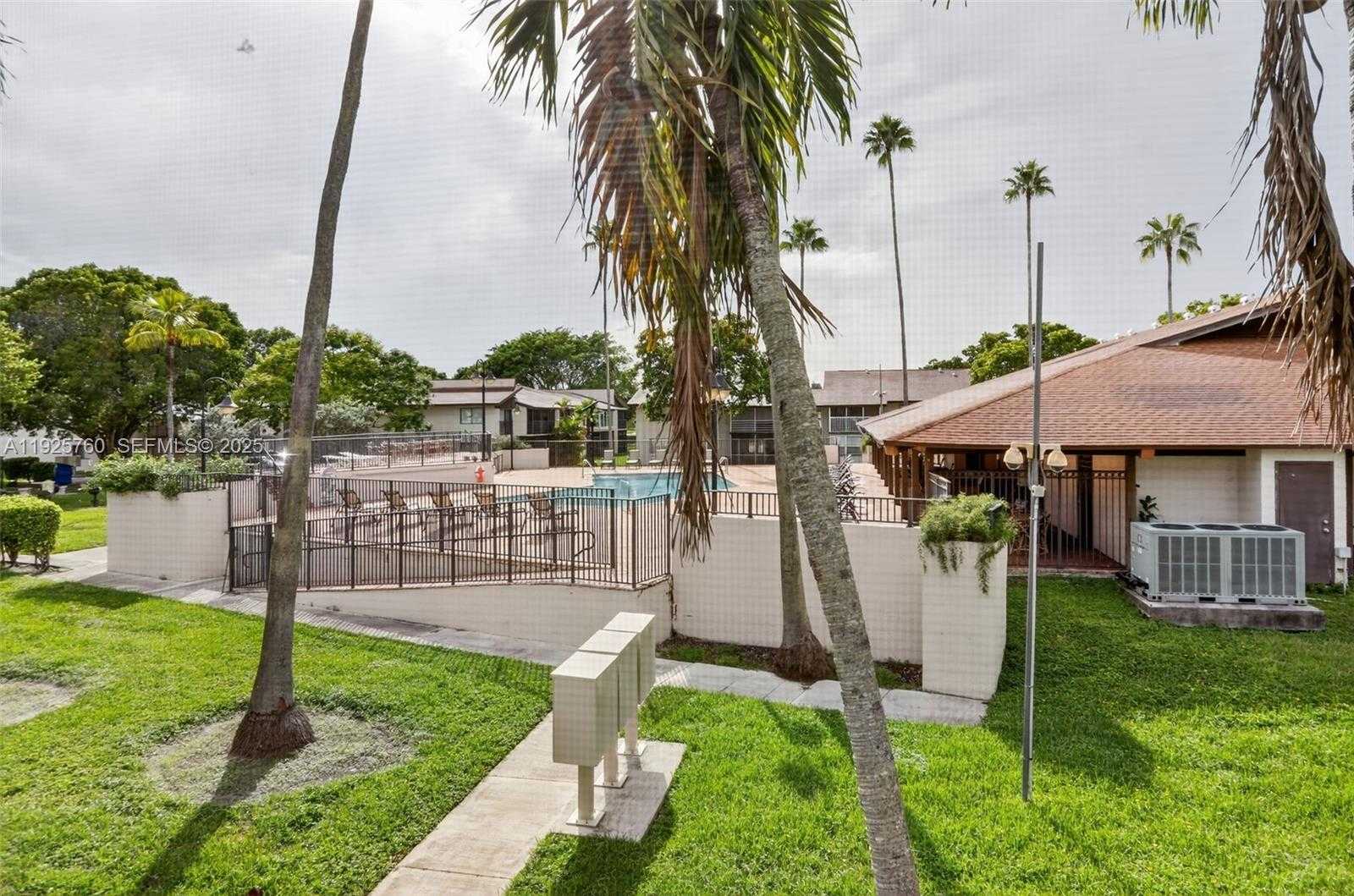 Small Image of 370 EAST LAUREL DR #6E, Margate Number 17