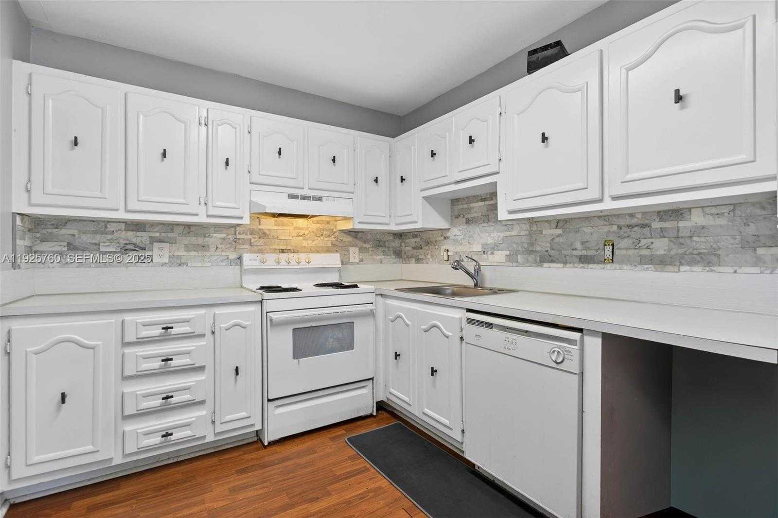 Small Image of 370 EAST LAUREL DR #6E, Margate Number 2