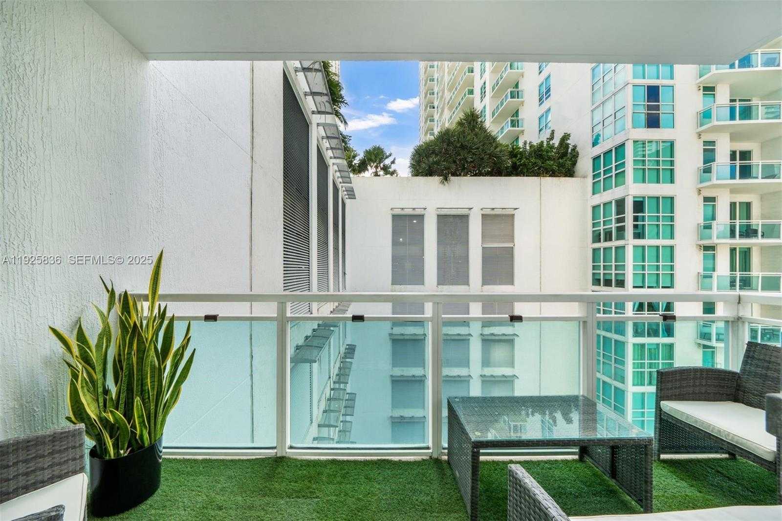 Small Image of 950 BRICKELL BAY DR #803, Miami Number 18