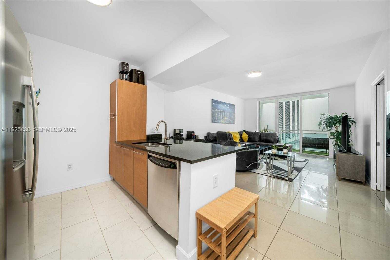 Small Image of 950 BRICKELL BAY DR #803, Miami Number 4