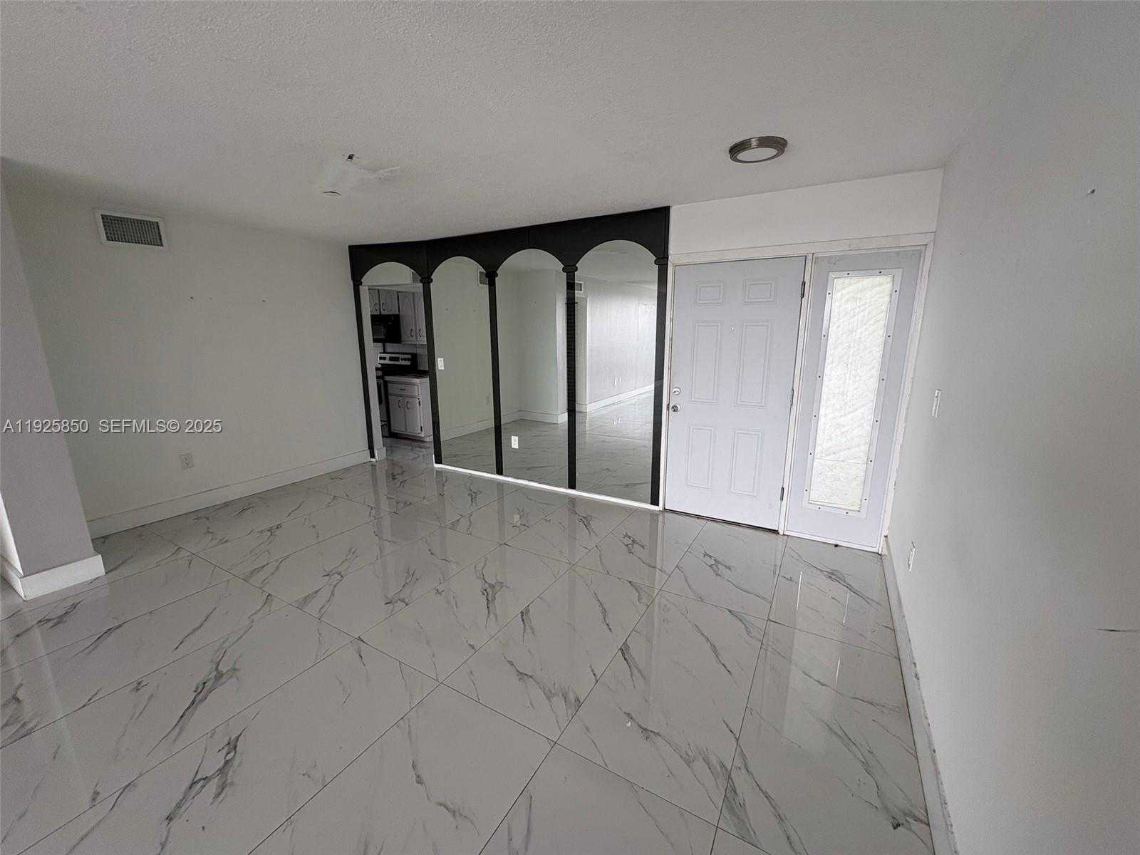 Small Image of 1750 NE 191st St, Miami, FL 33179, USA Number 11