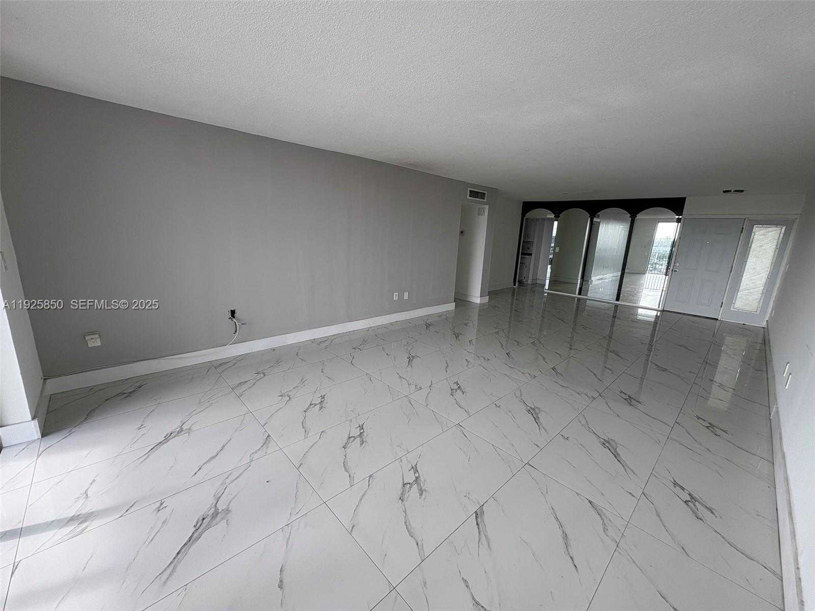 Small Image of 1750 NE 191st St, Miami, FL 33179, USA Number 12