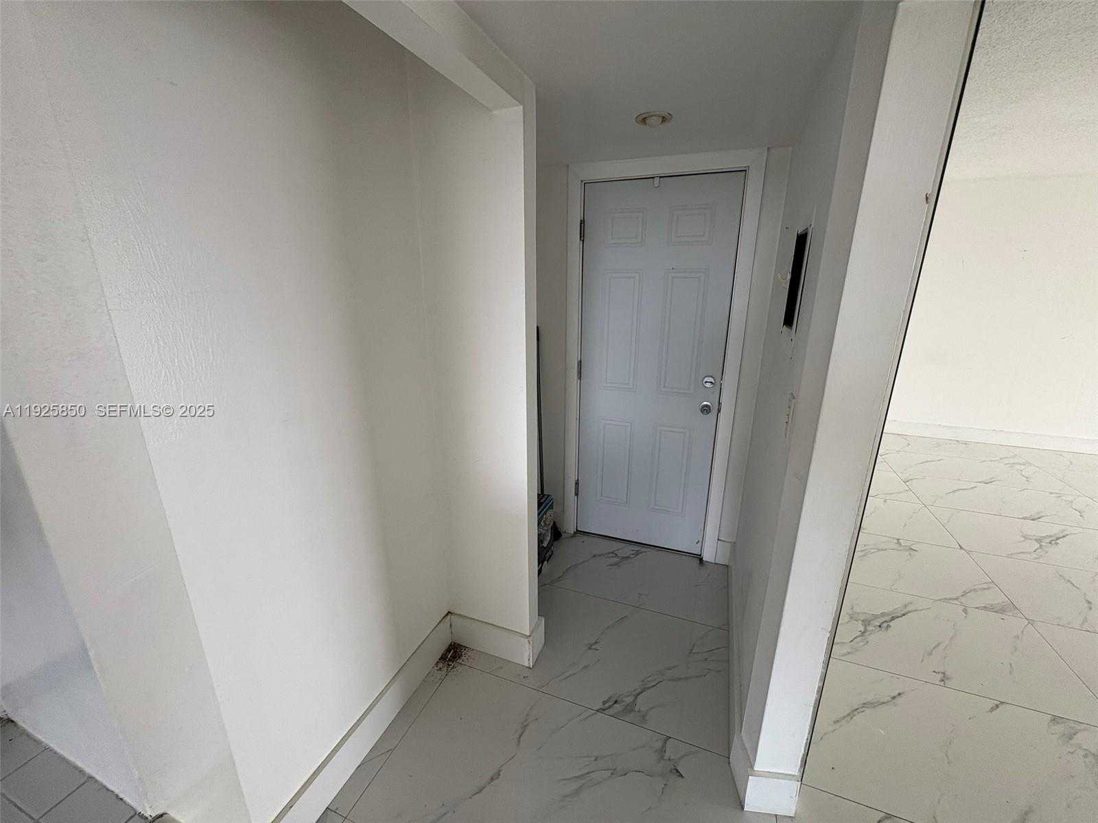 Small Image of 1750 NE 191st St, Miami, FL 33179, USA Number 14