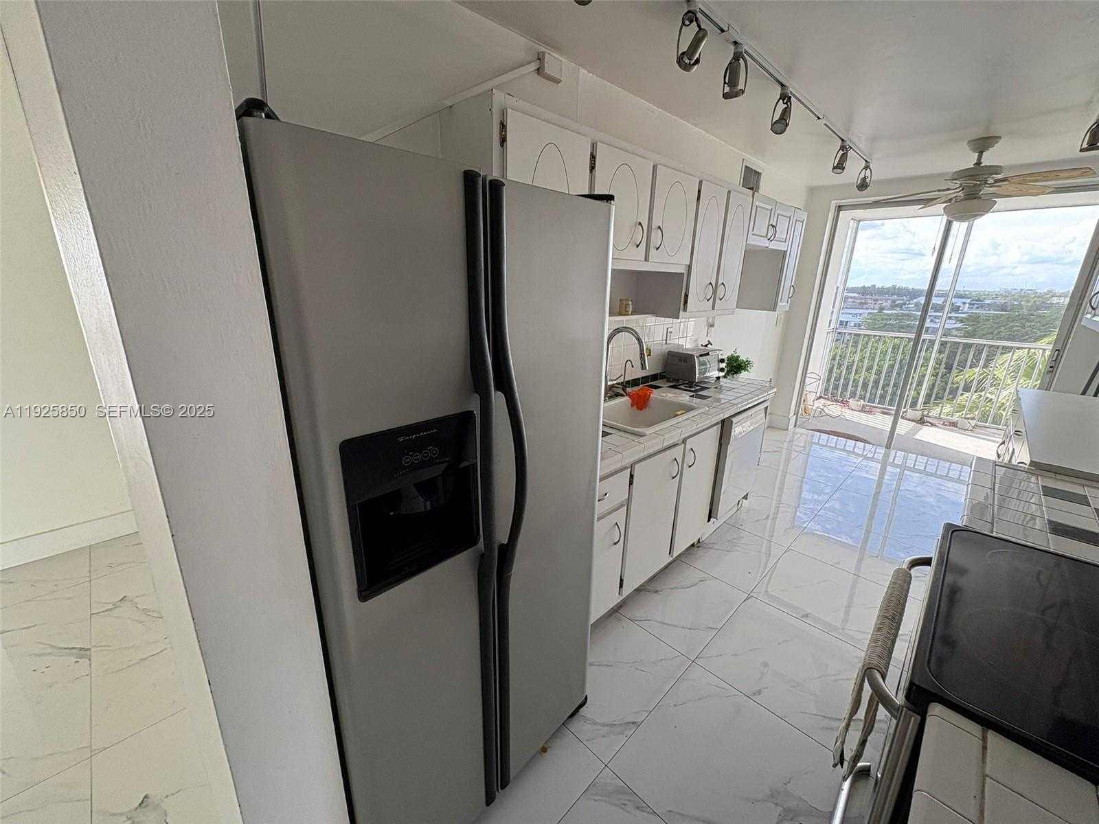 Small Image of 1750 NE 191st St, Miami, FL 33179, USA Number 16