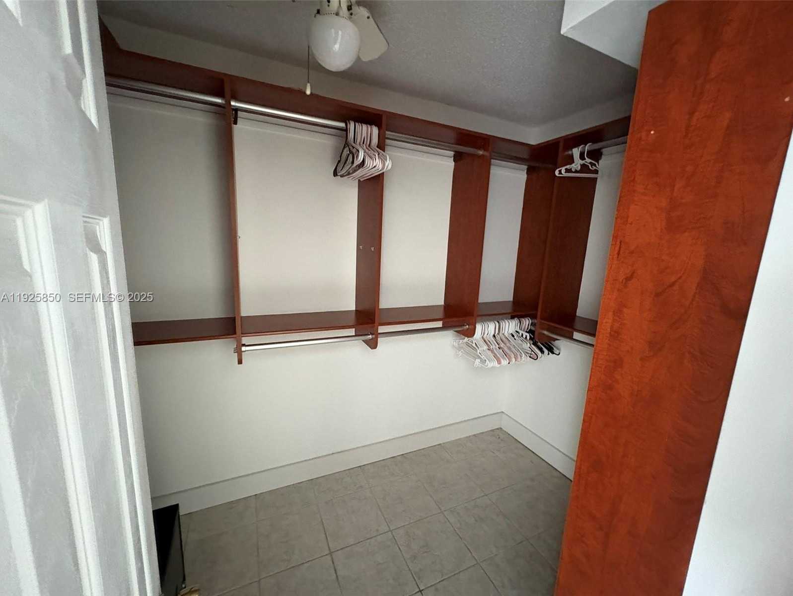 Small Image of 1750 NE 191st St, Miami, FL 33179, USA Number 22