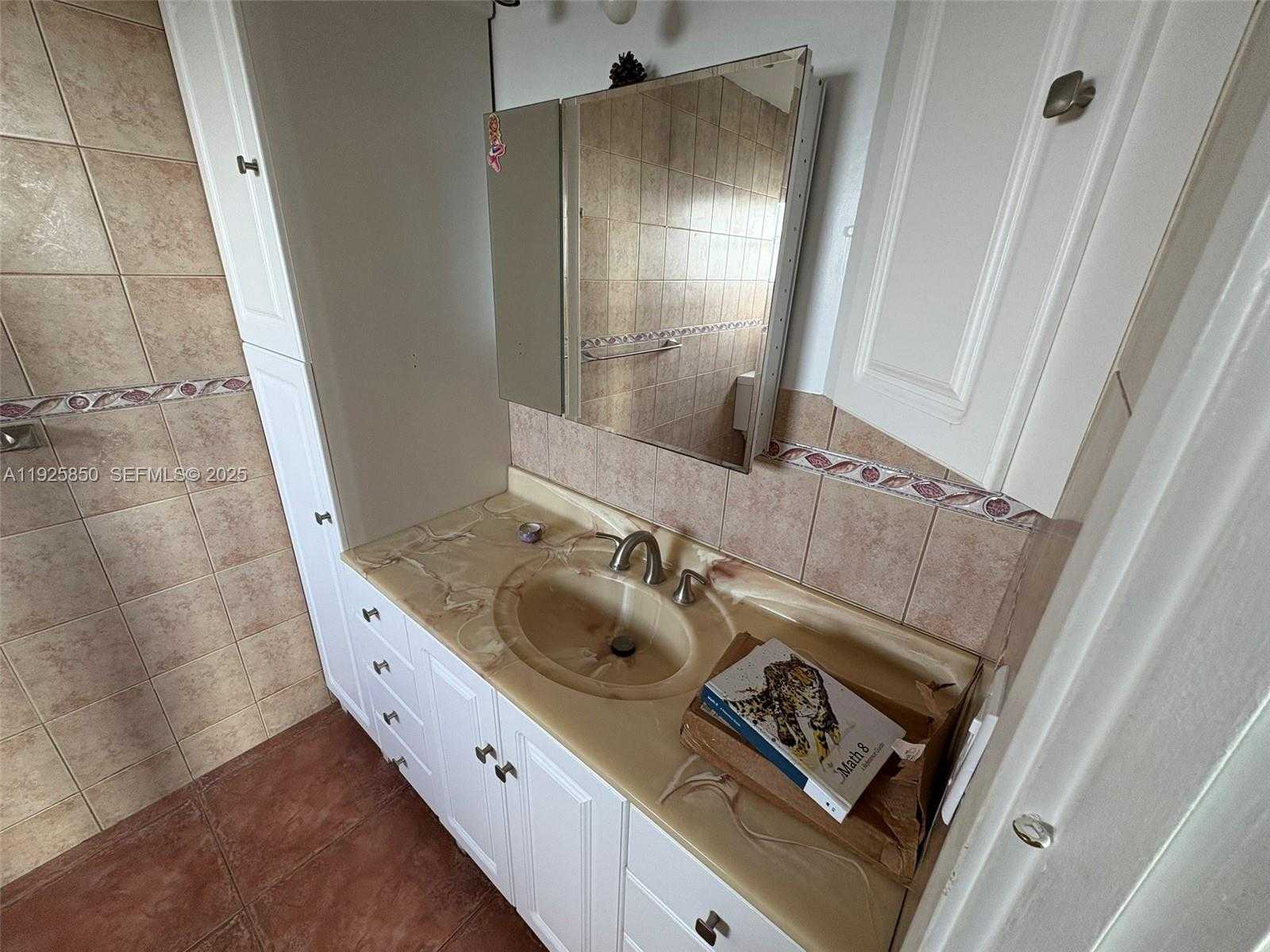 Small Image of 1750 NE 191st St, Miami, FL 33179, USA Number 25