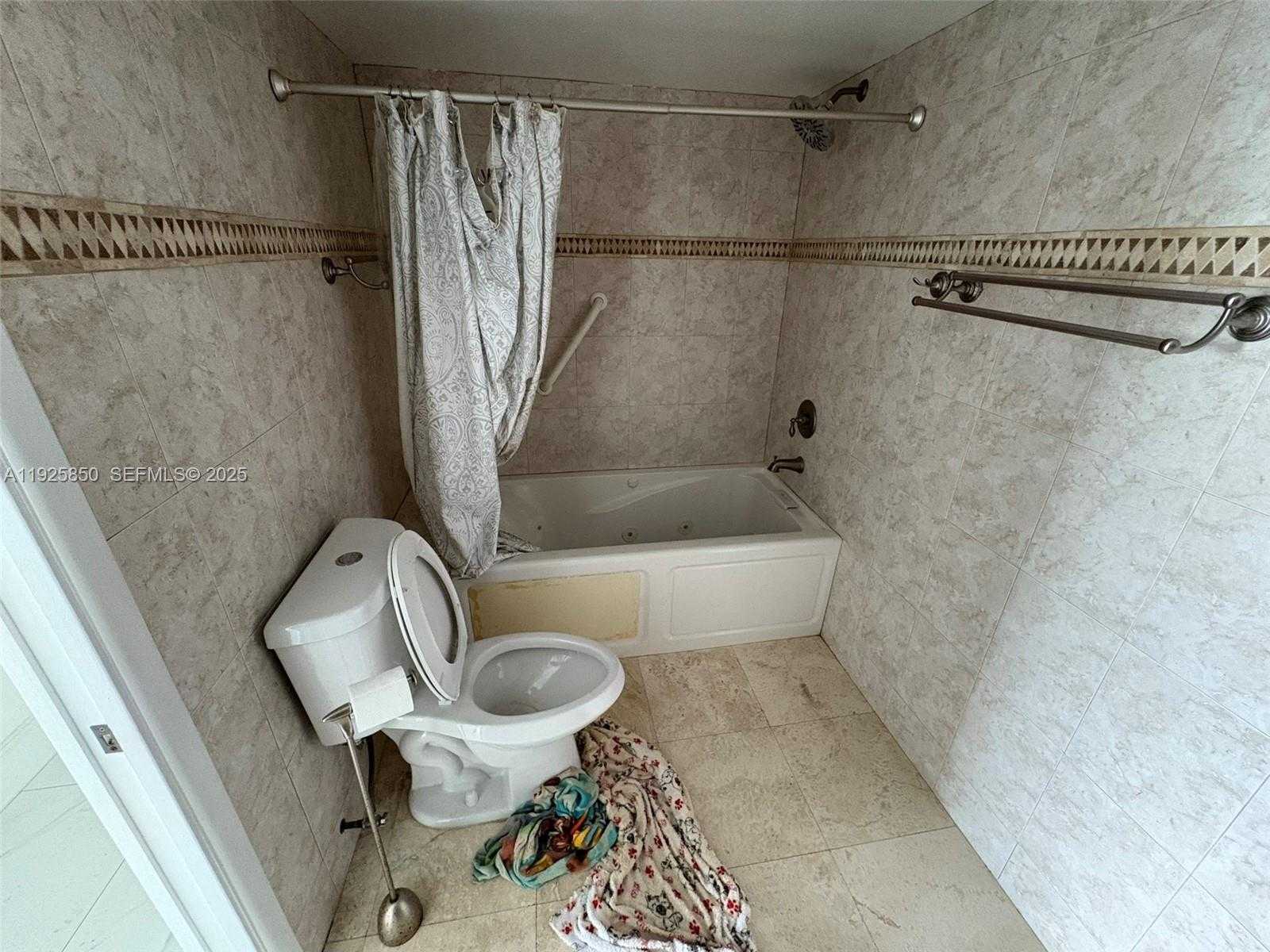 Small Image of 1750 NE 191st St, Miami, FL 33179, USA Number 26