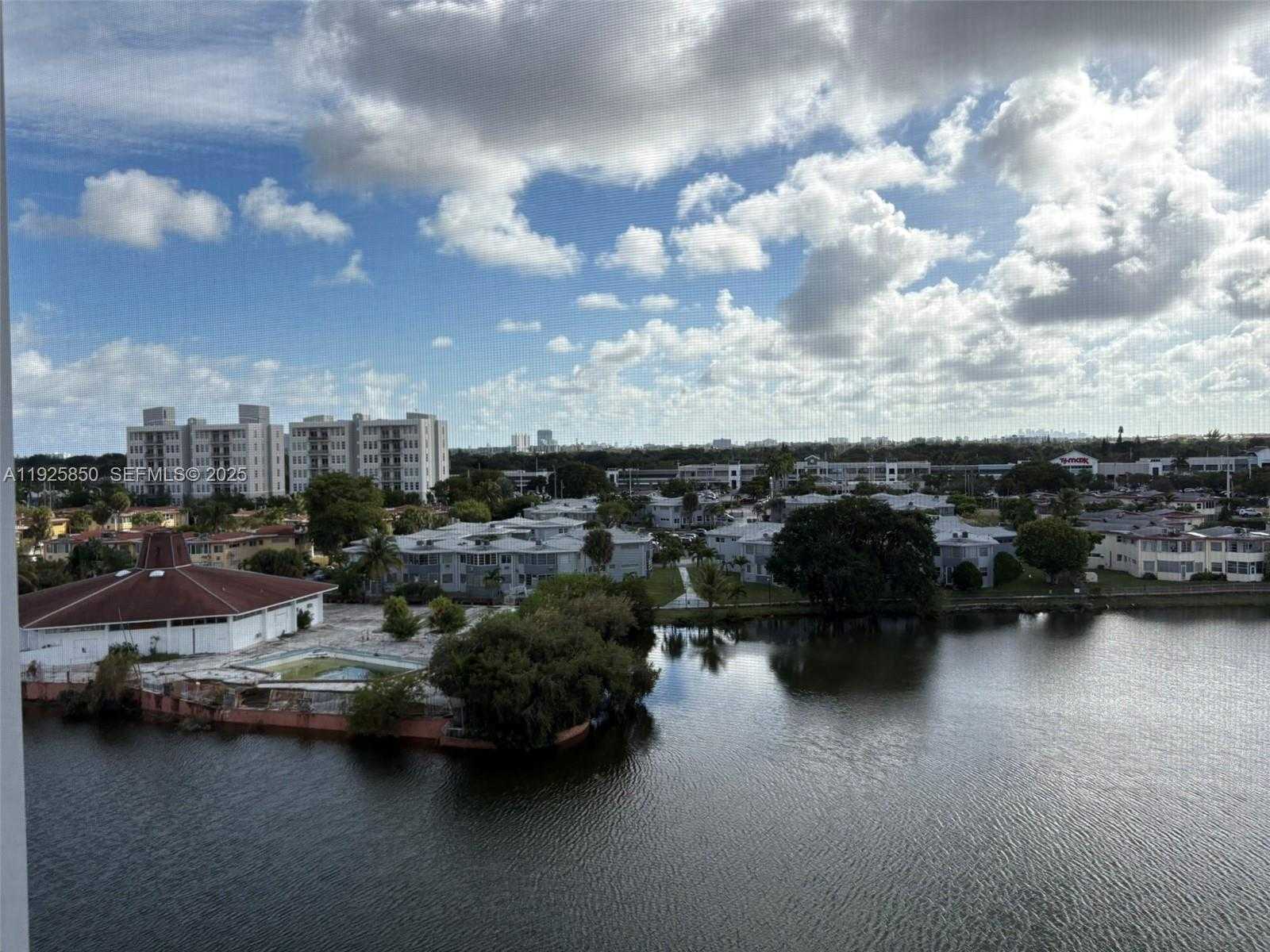 Small Image of 1750 NE 191st St, Miami, FL 33179, USA Number 7