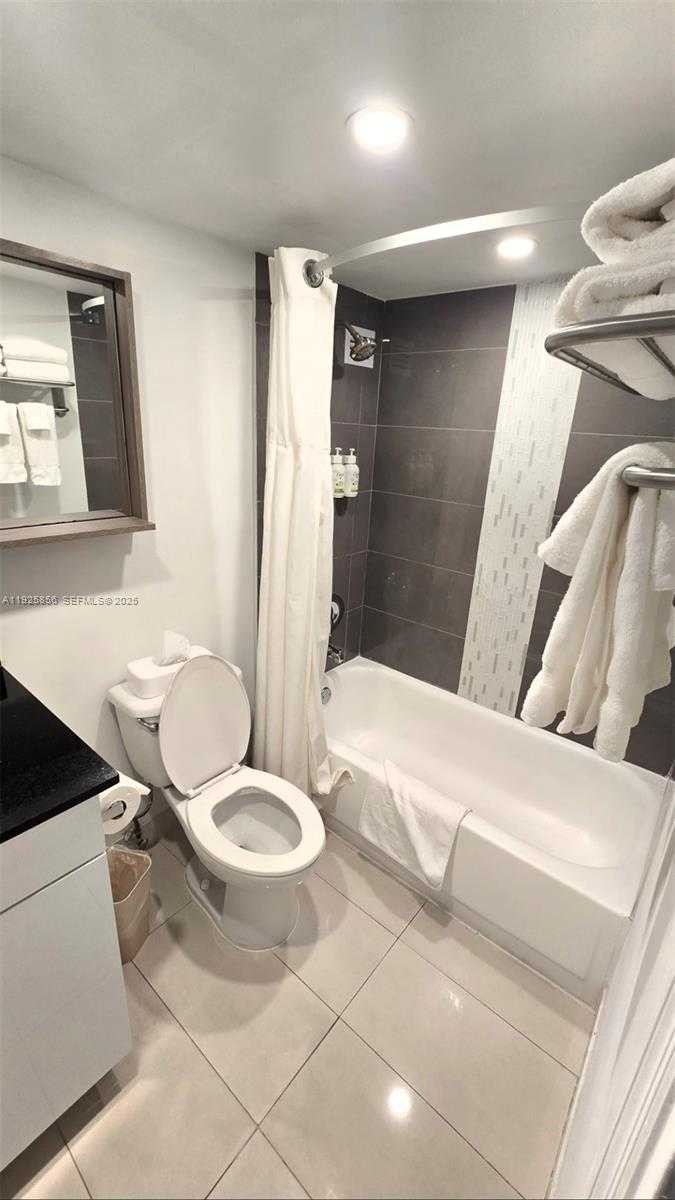 Small Image of 19201 COLLINS AVE #1126, Sunny Isles Beach Number 3