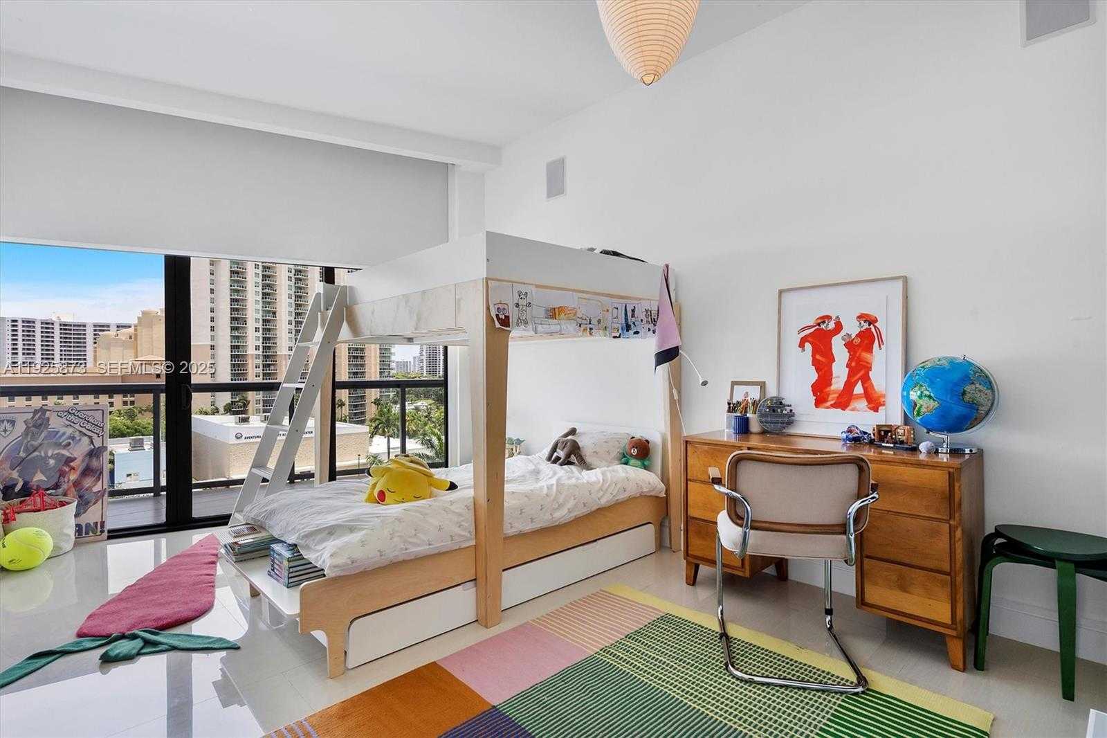 Imagen de Pequeño Objeto