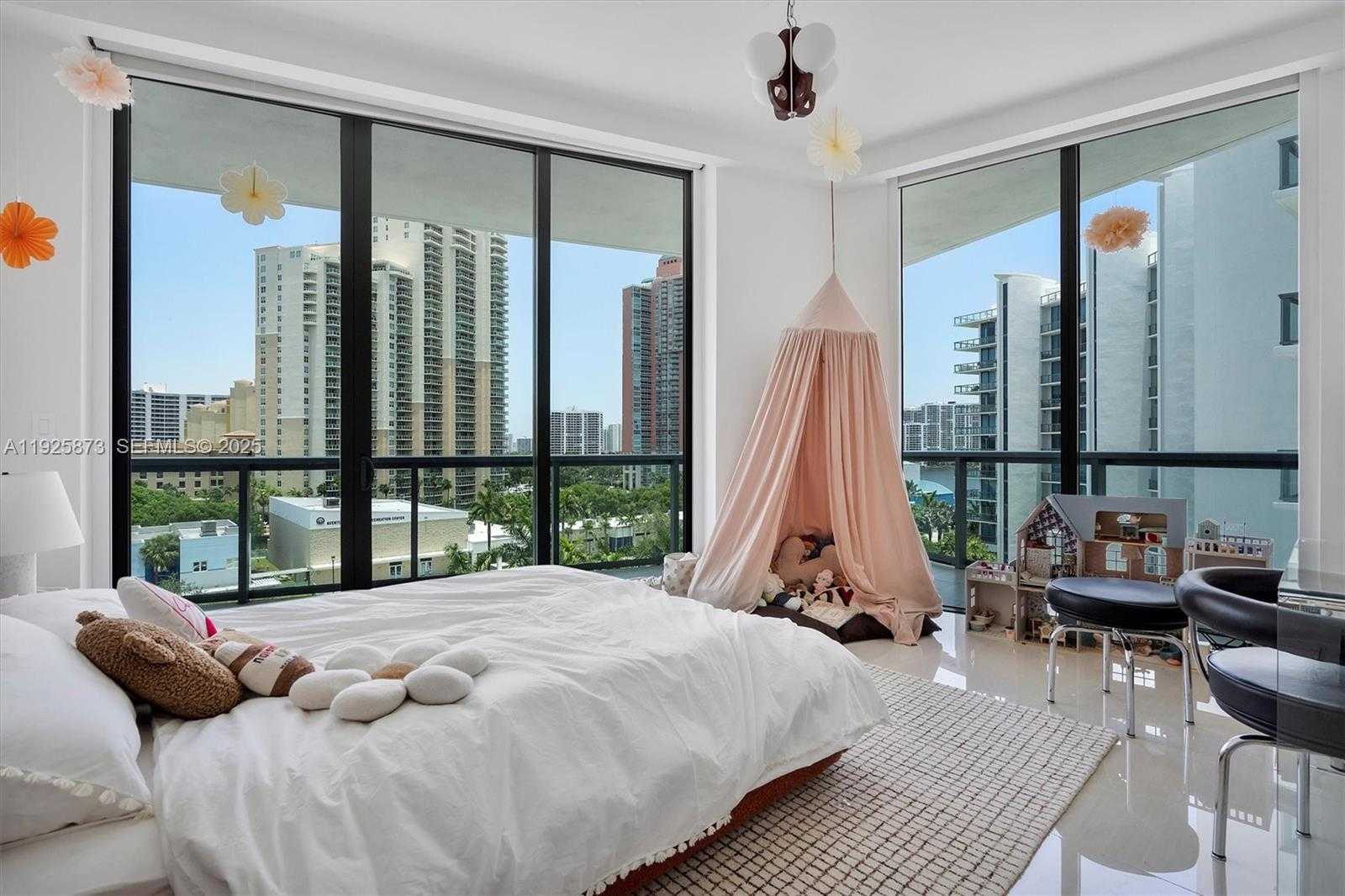 Imagen de Pequeño Objeto