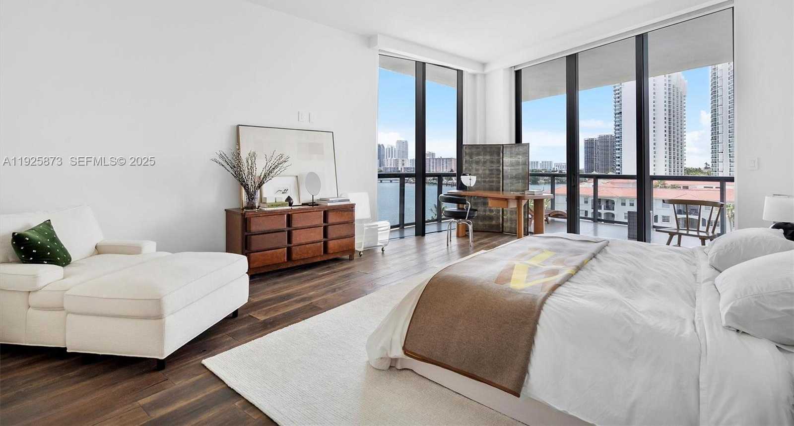 Imagen de Pequeño Objeto