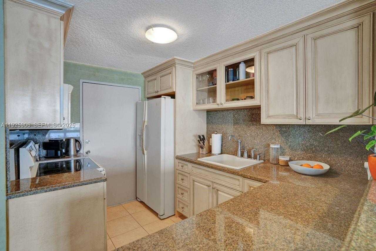 Small Image of 1228 WEST AVE #1002, Miami Beach Number 16