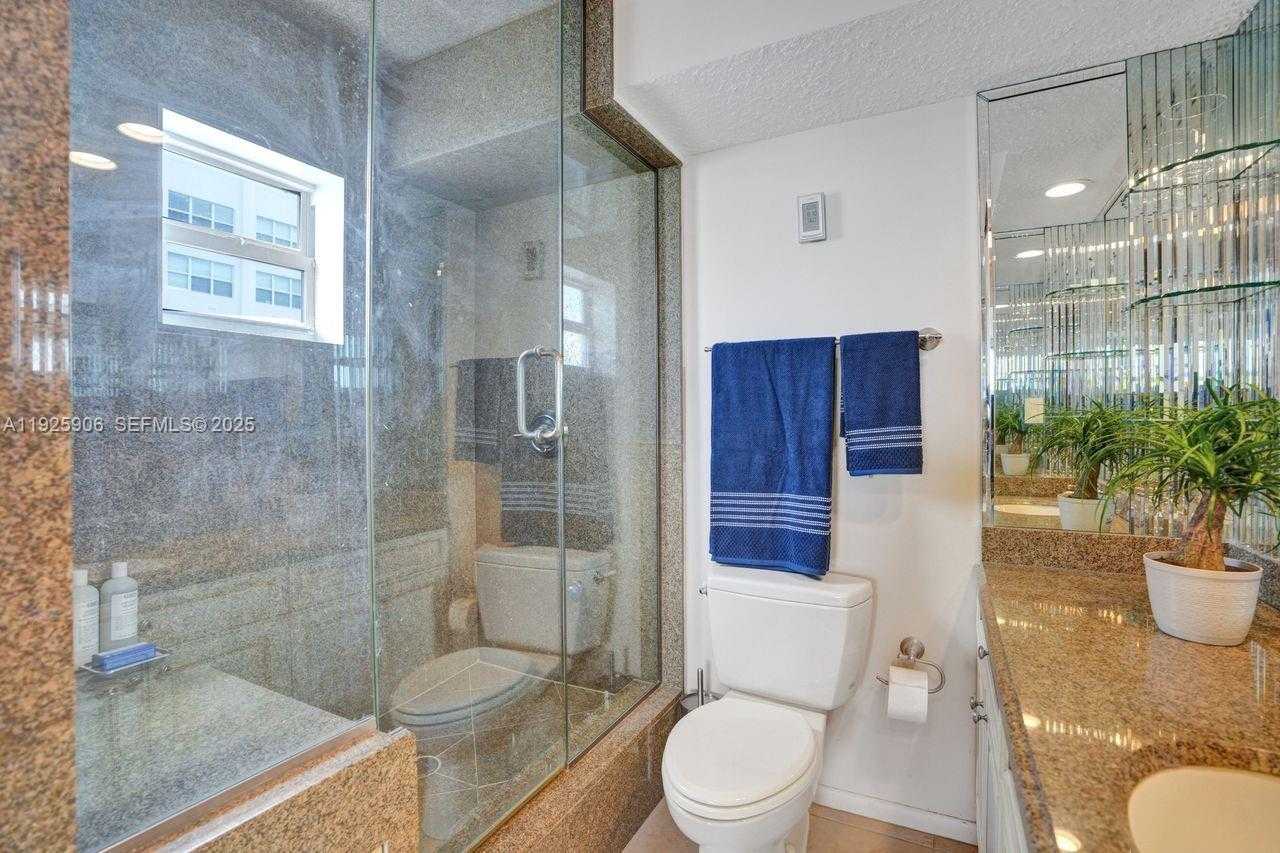 Small Image of 1228 WEST AVE #1002, Miami Beach Number 21