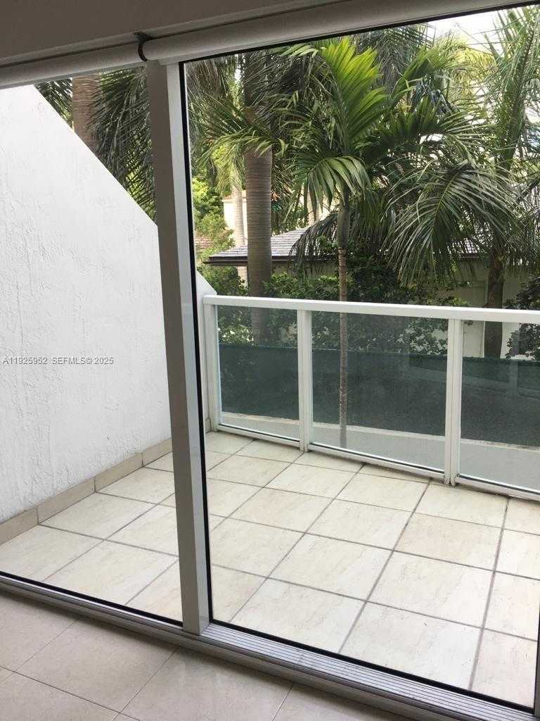 Small Image of 1650 BRICKELL AVE #111, Miami Number 2