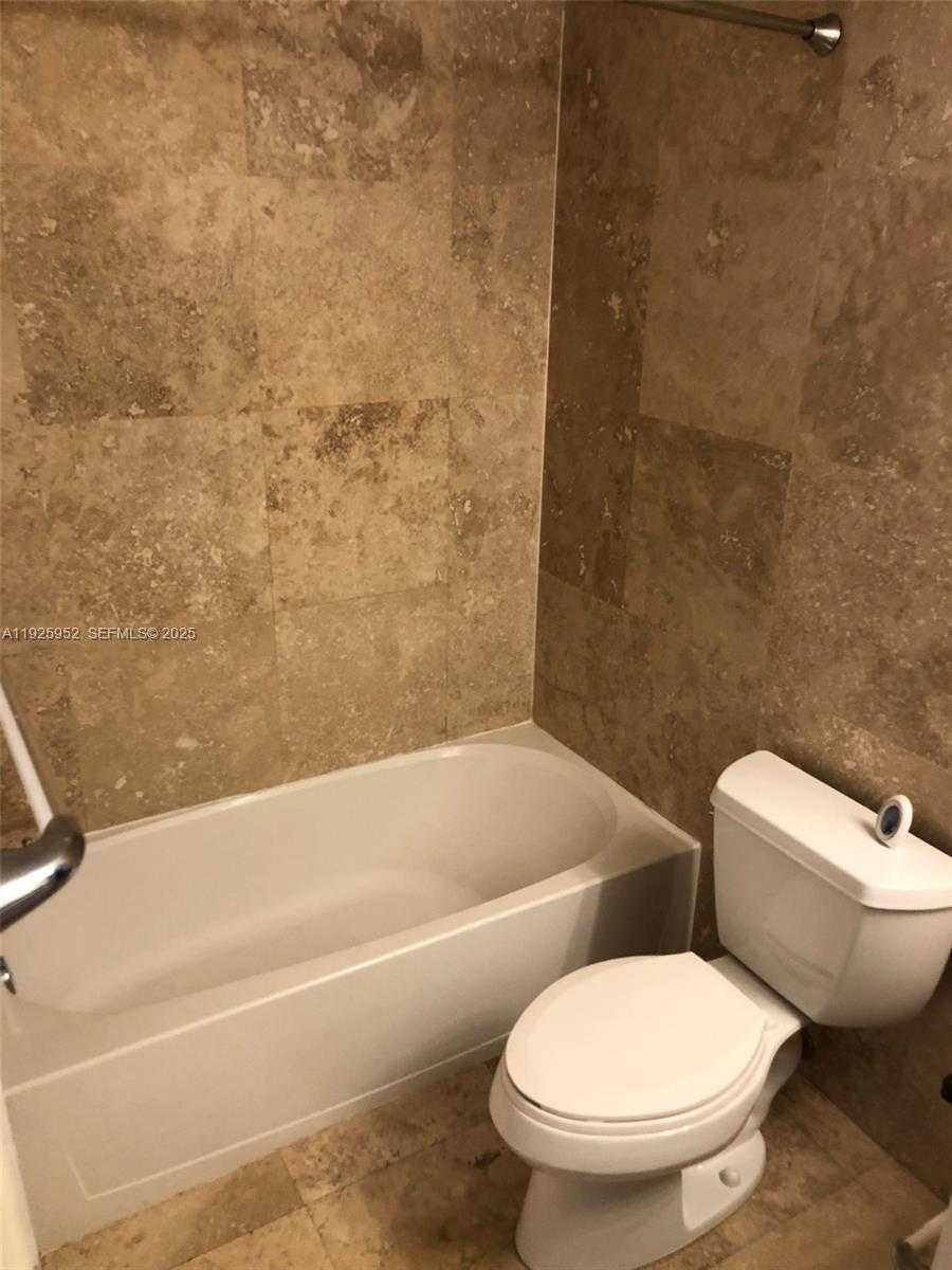 Small Image of 1650 BRICKELL AVE #111, Miami Number 3