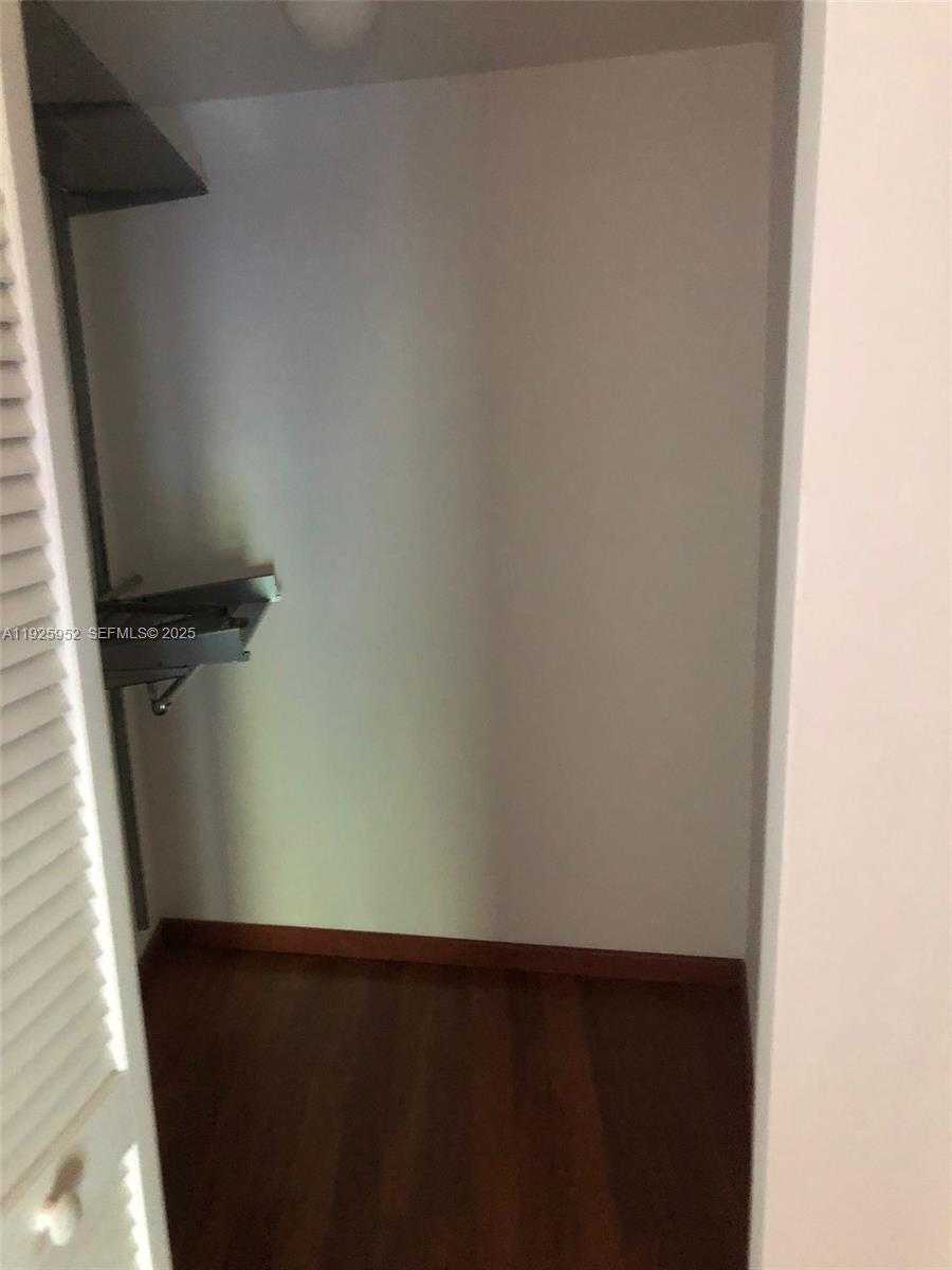 Small Image of 1650 BRICKELL AVE #111, Miami Number 4