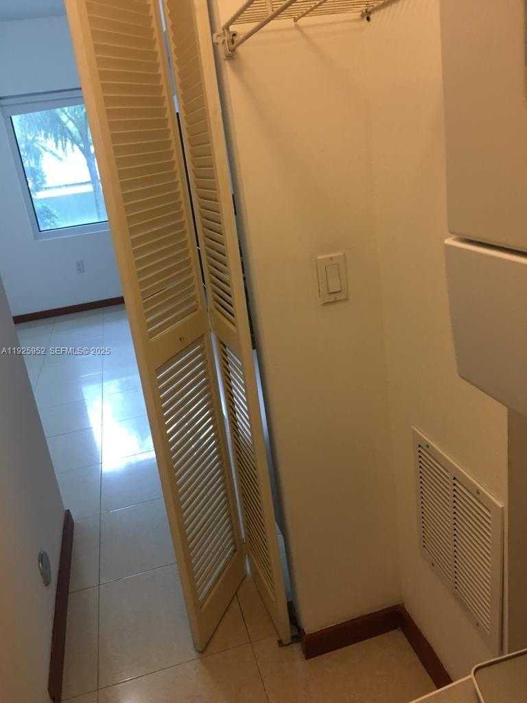 Small Image of 1650 BRICKELL AVE #111, Miami Number 6