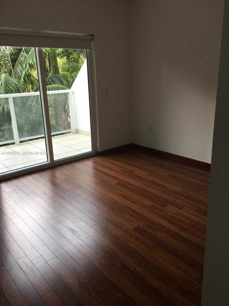 Small Image of 1650 BRICKELL AVE #111, Miami Number 8
