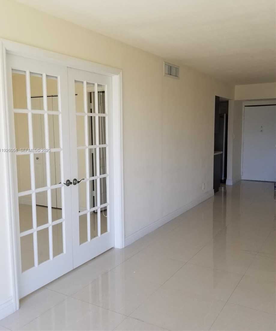 Small Image of Aventura Number 10