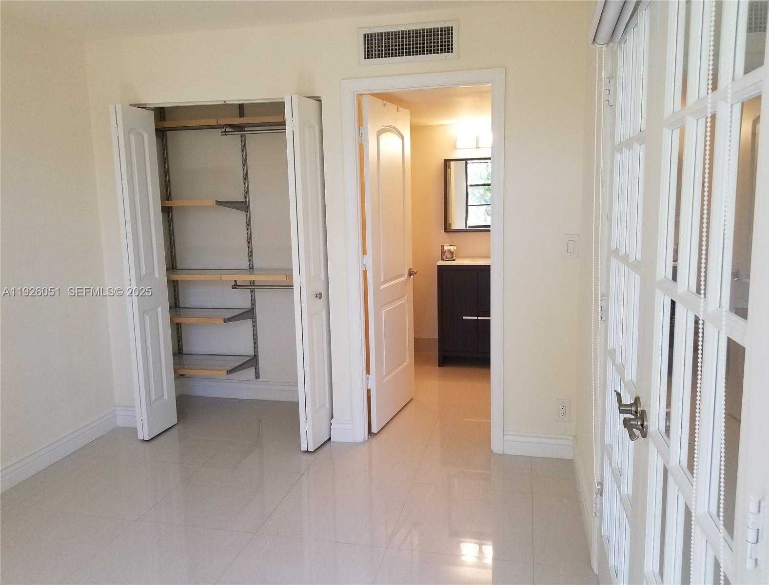 Small Image of Aventura Number 13