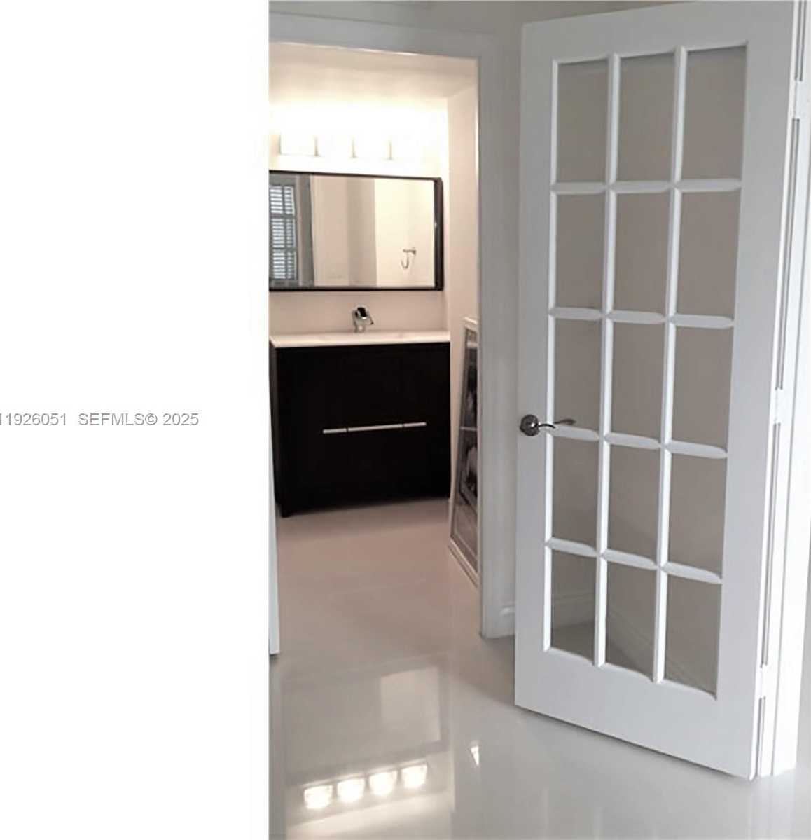 Small Image of Aventura Number 14