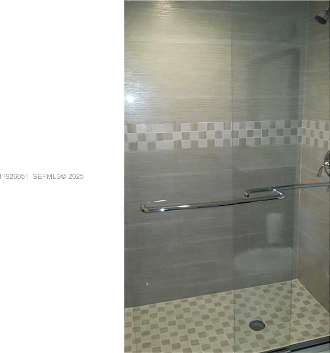 Small Image of Aventura Number 16