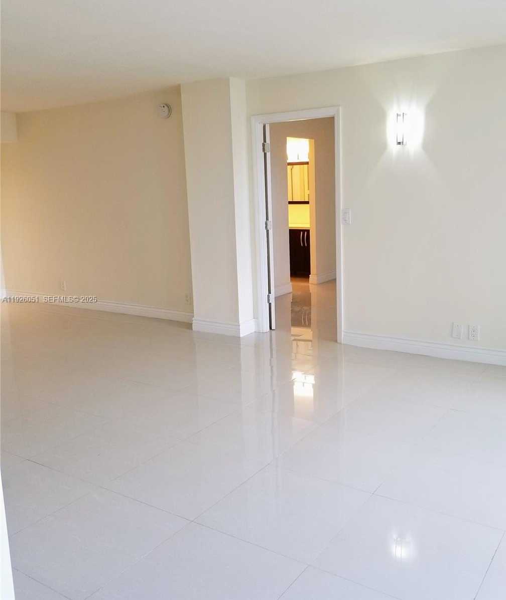 Small Image of Aventura Number 17