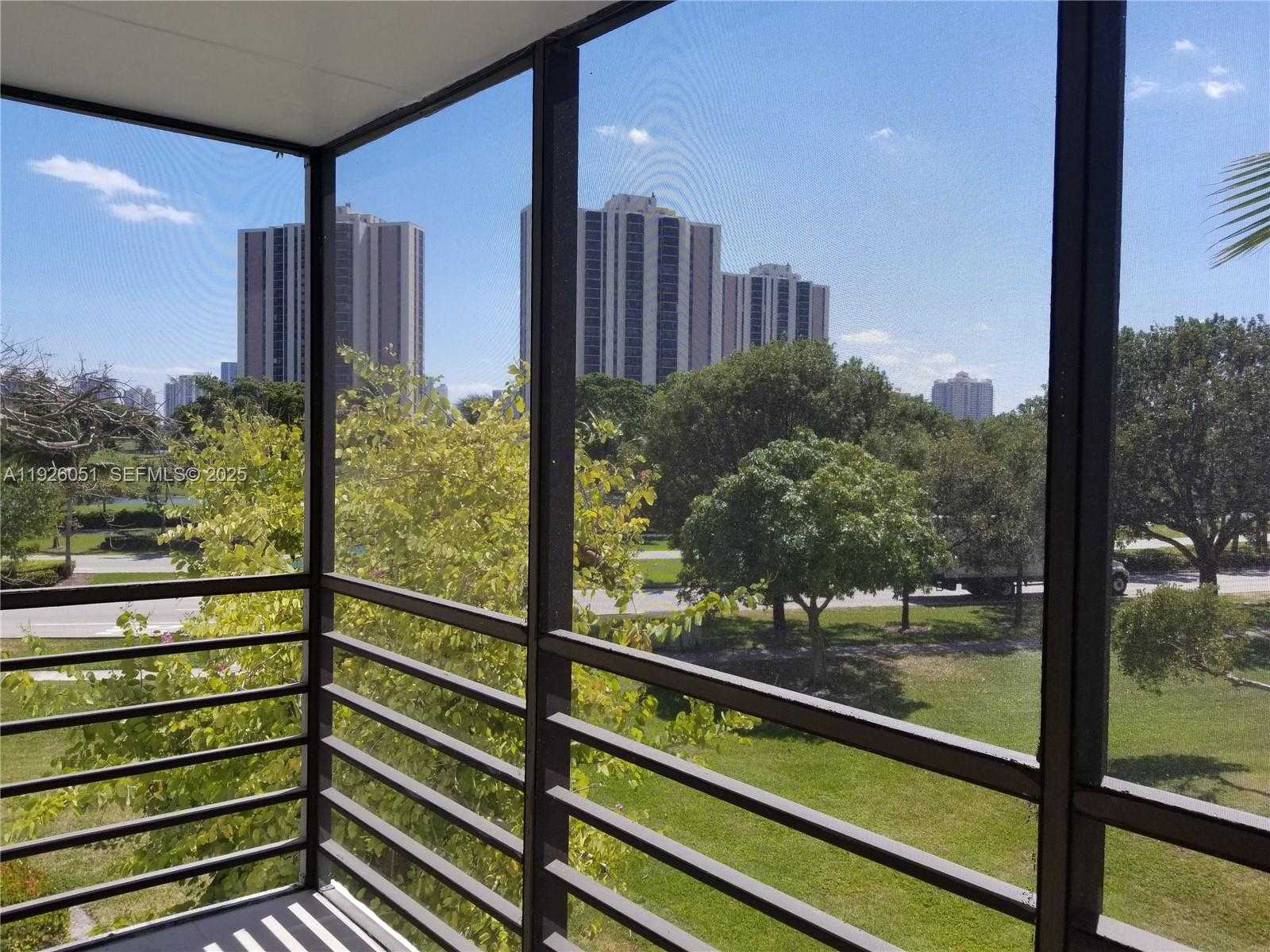 Small Image of Aventura Number 5